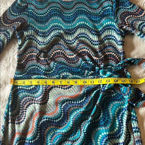 Women's Multicolor Wave Pattern Dress - Picture 8 of 11